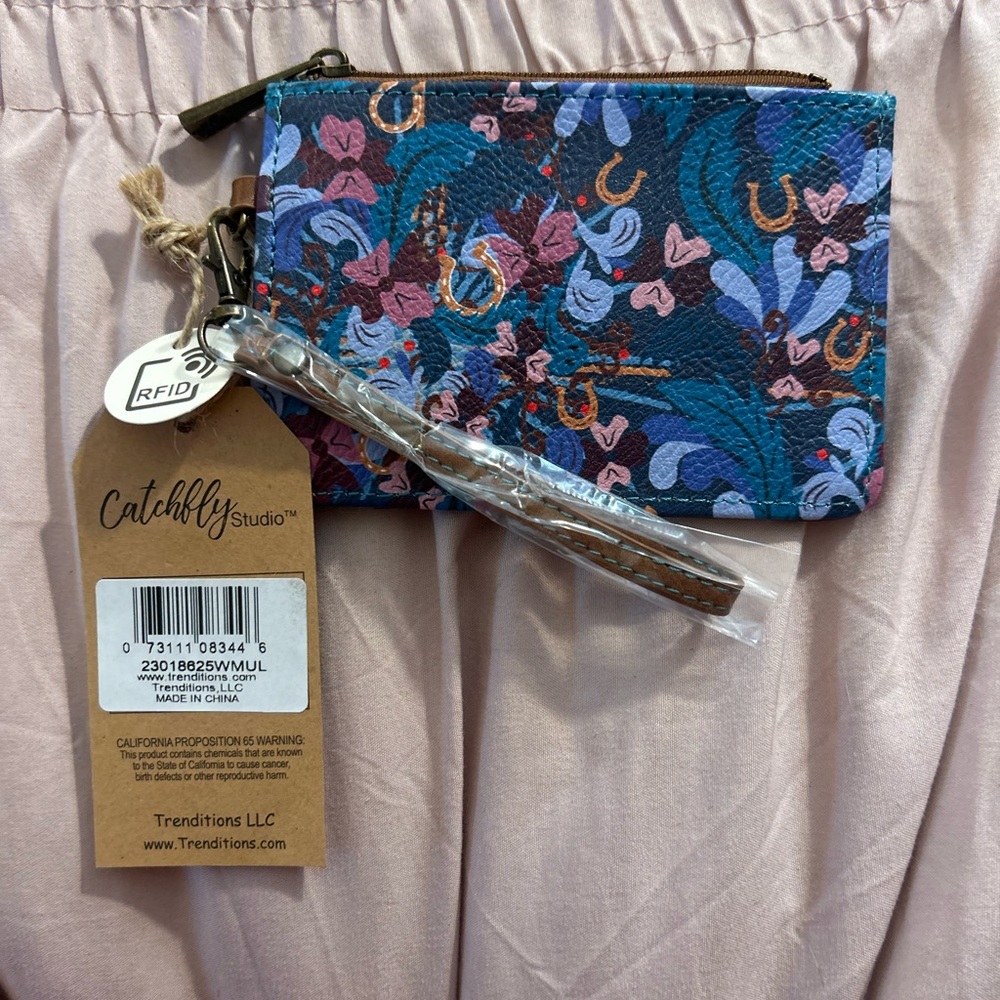 Catchfly Studio RFID  Wallet Removable Wristlet Strap Horseshoe Cowboy NWT